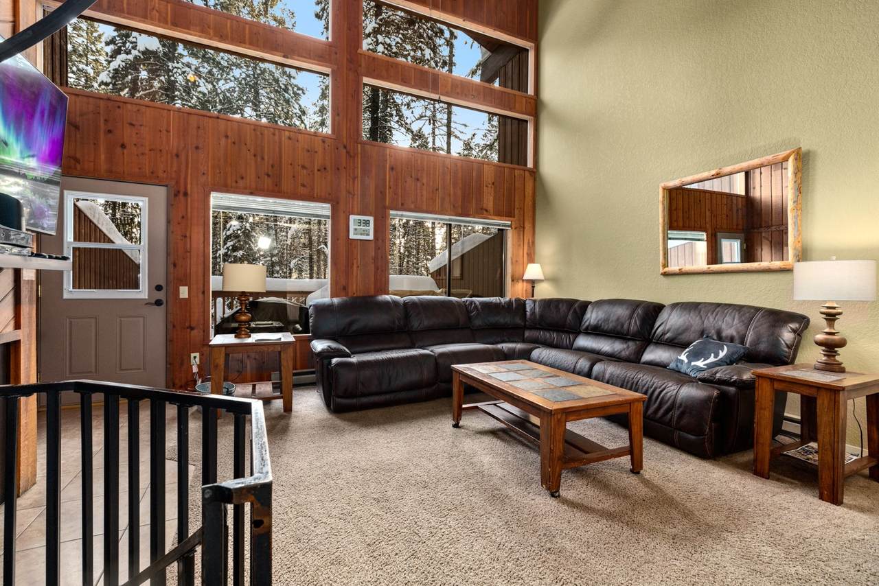 105 Cedar Way - Photo 1