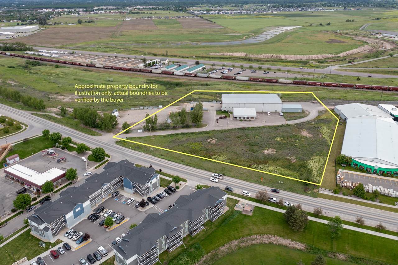4685 Expressway - Photo 1
