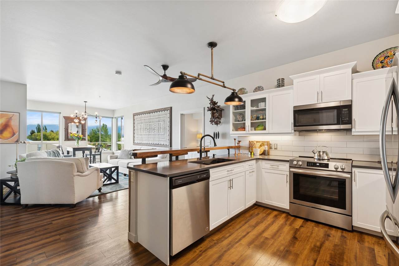 100 Woodlands Way - Photo 1