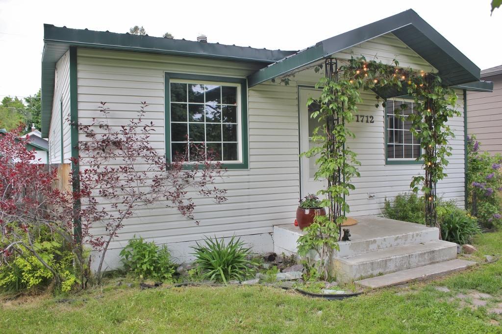 1712 8th Street - Photo 1
