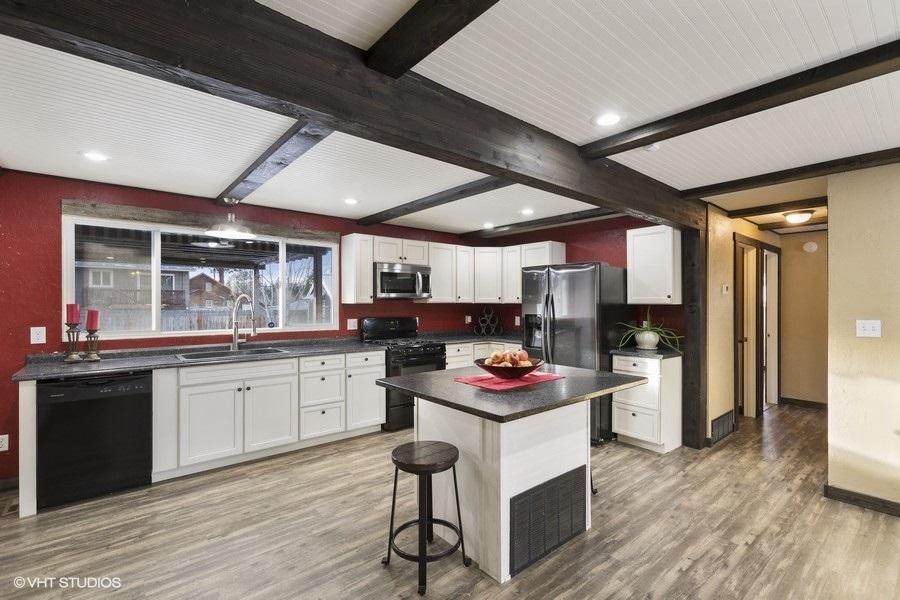 556 6th Avenue - Photo 1