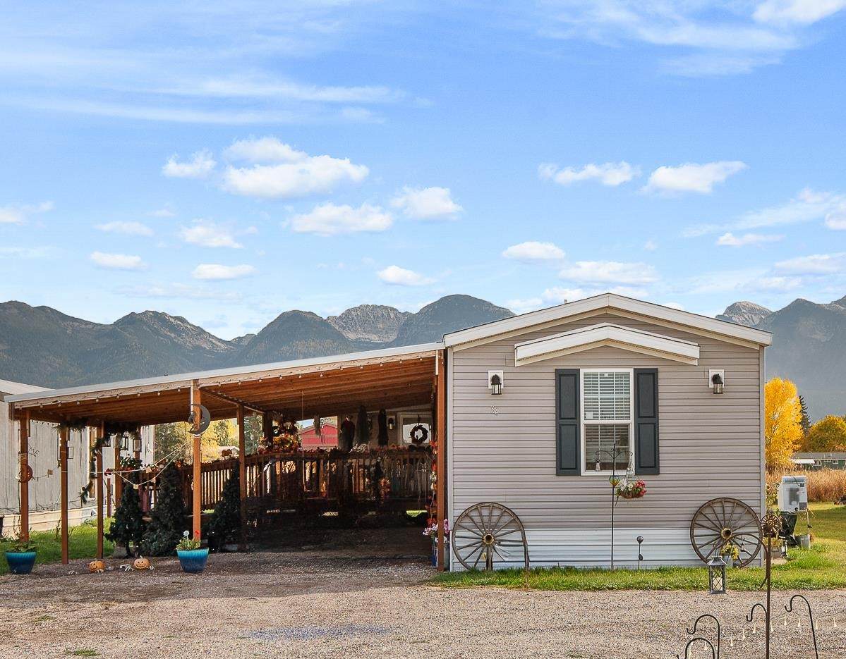 1040 Round Butte Road - Photo 1