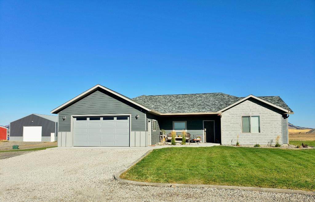 2005 Farm View Drive - Photo 1