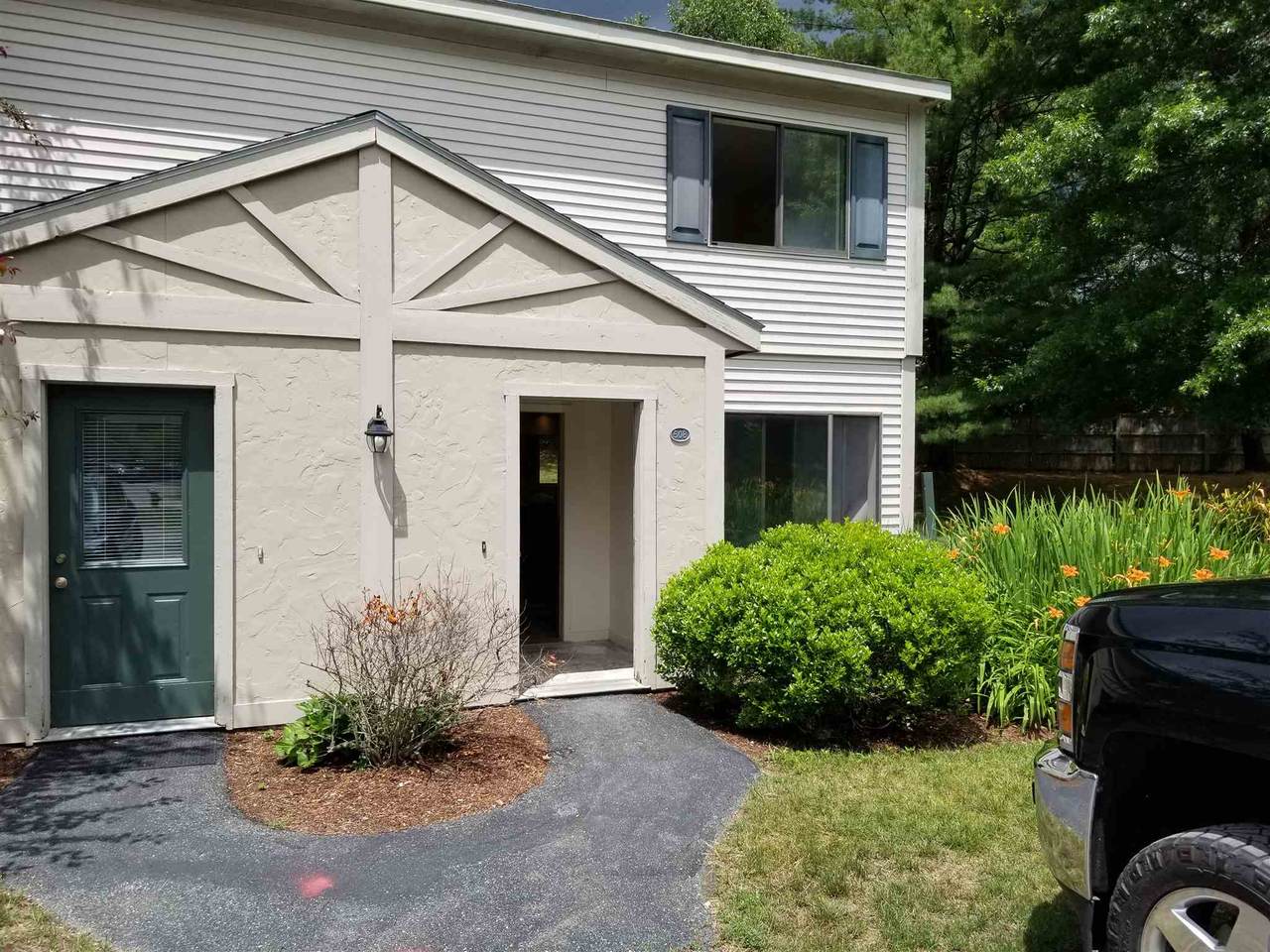 133 Colonial Drive - Photo 1
