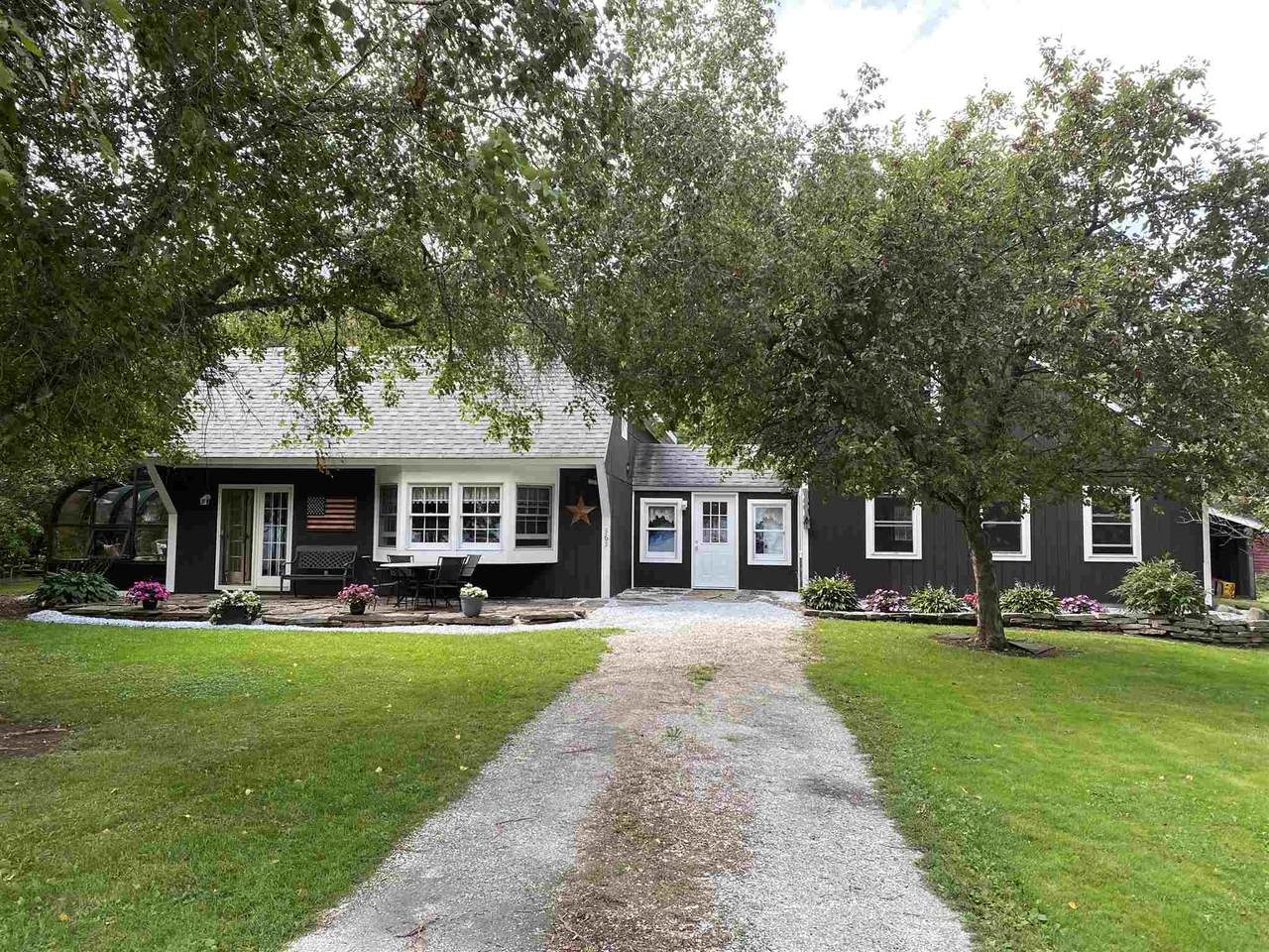 363 Lakeview Drive - Photo 1