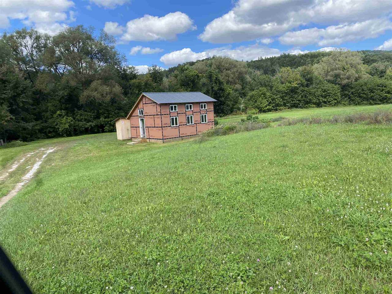 1915 River Road - Photo 1