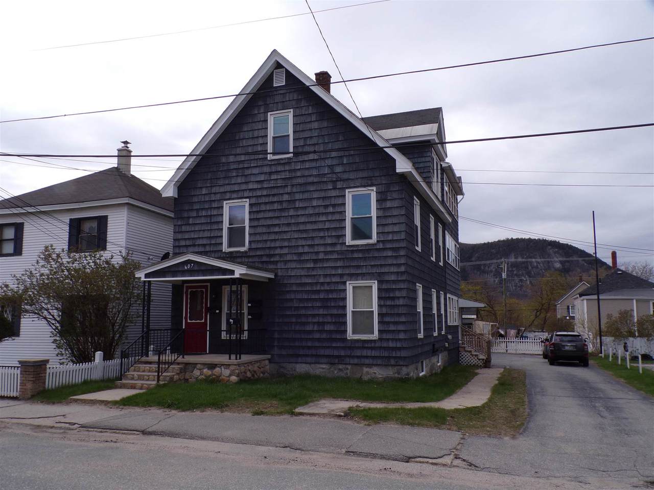 607-609 Burgess Street - Photo 1
