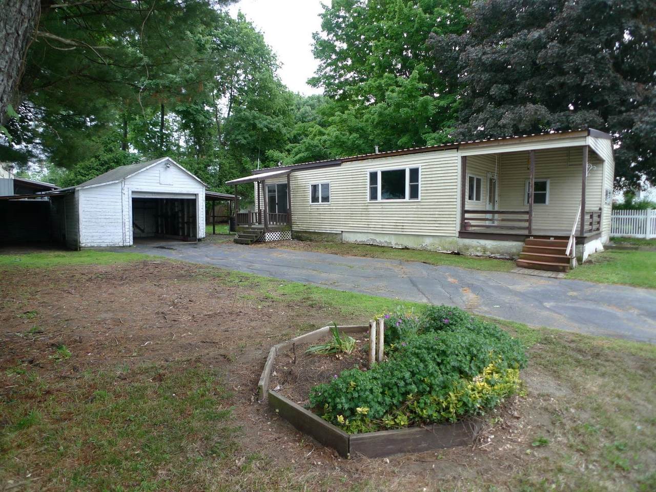 37 Hall Place - Photo 1