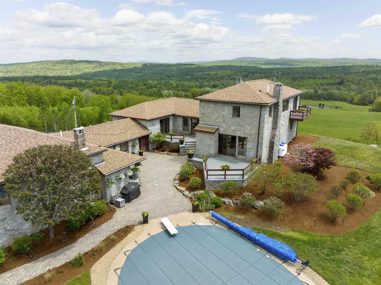 451 Daniel Webster Highway - Photo 1