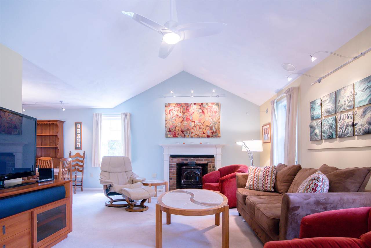 11 Colonial Square - Photo 1