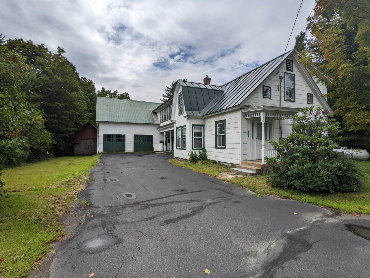 216 Giddings Street - Photo 1