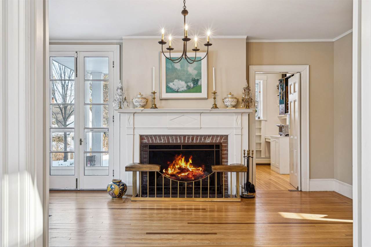 10 College Hill Road - Photo 1