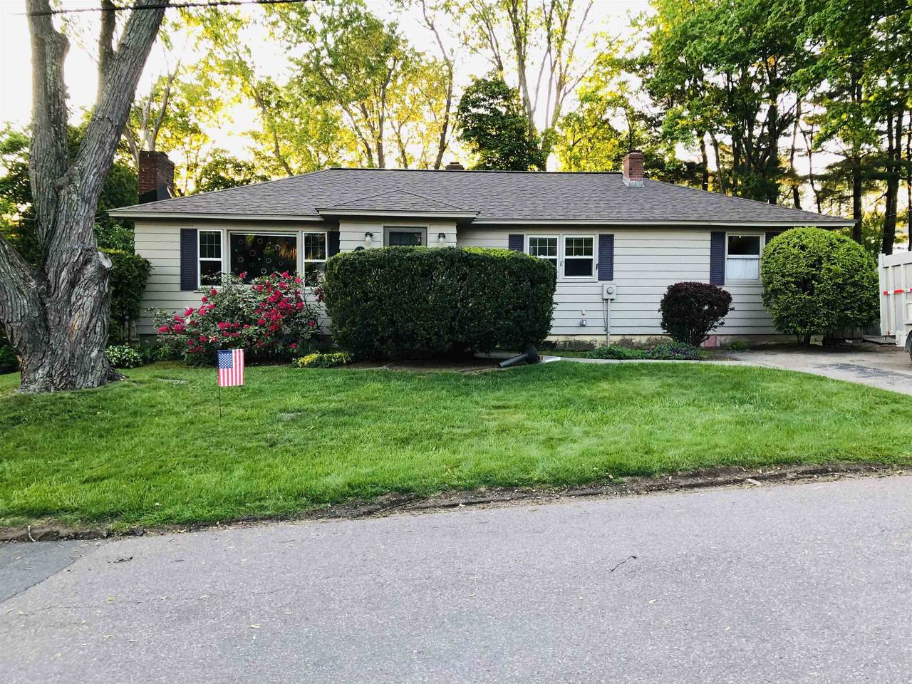 2 Hillcrest Road - Photo 1