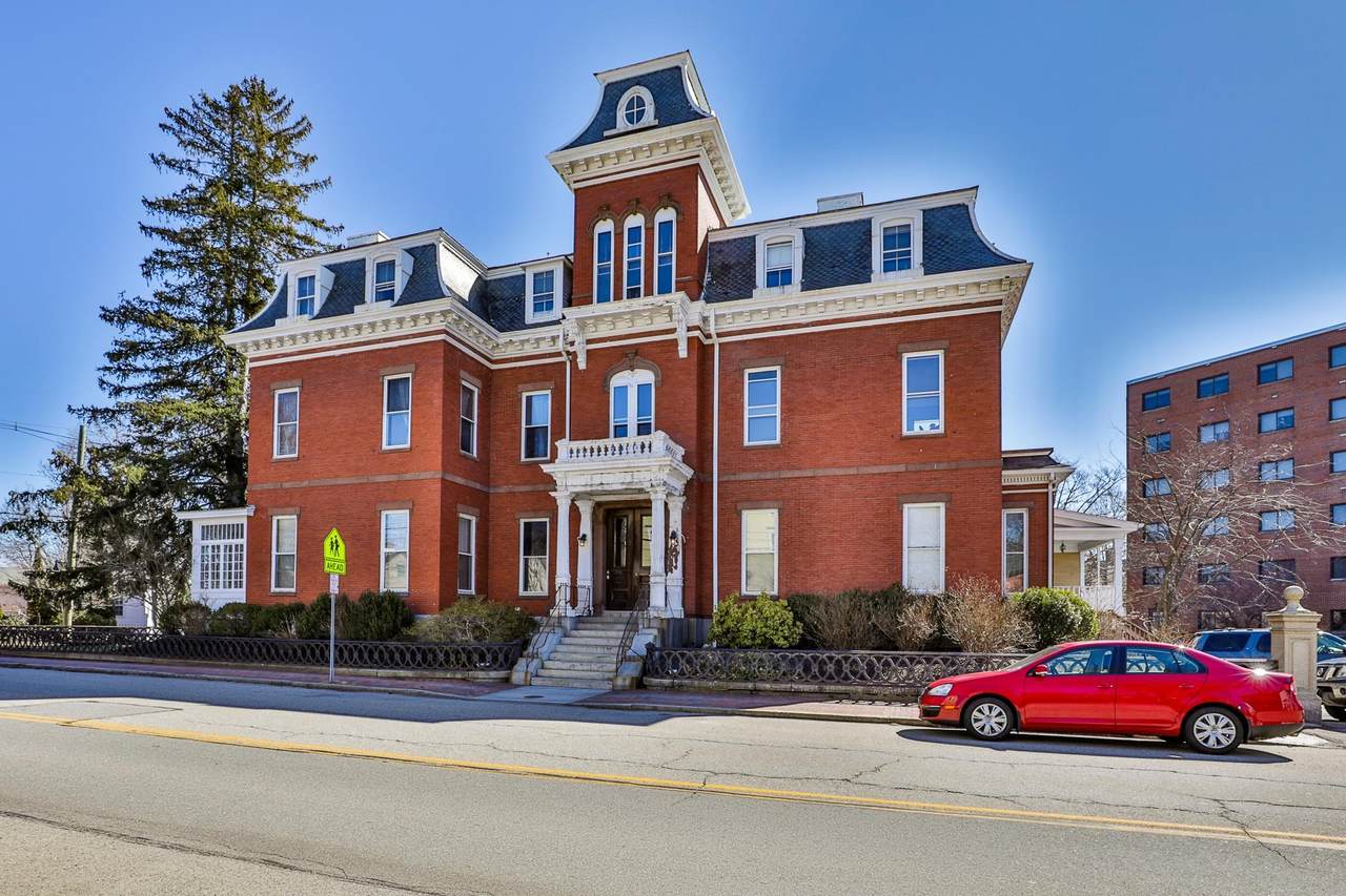 241 Middle Street - Photo 1