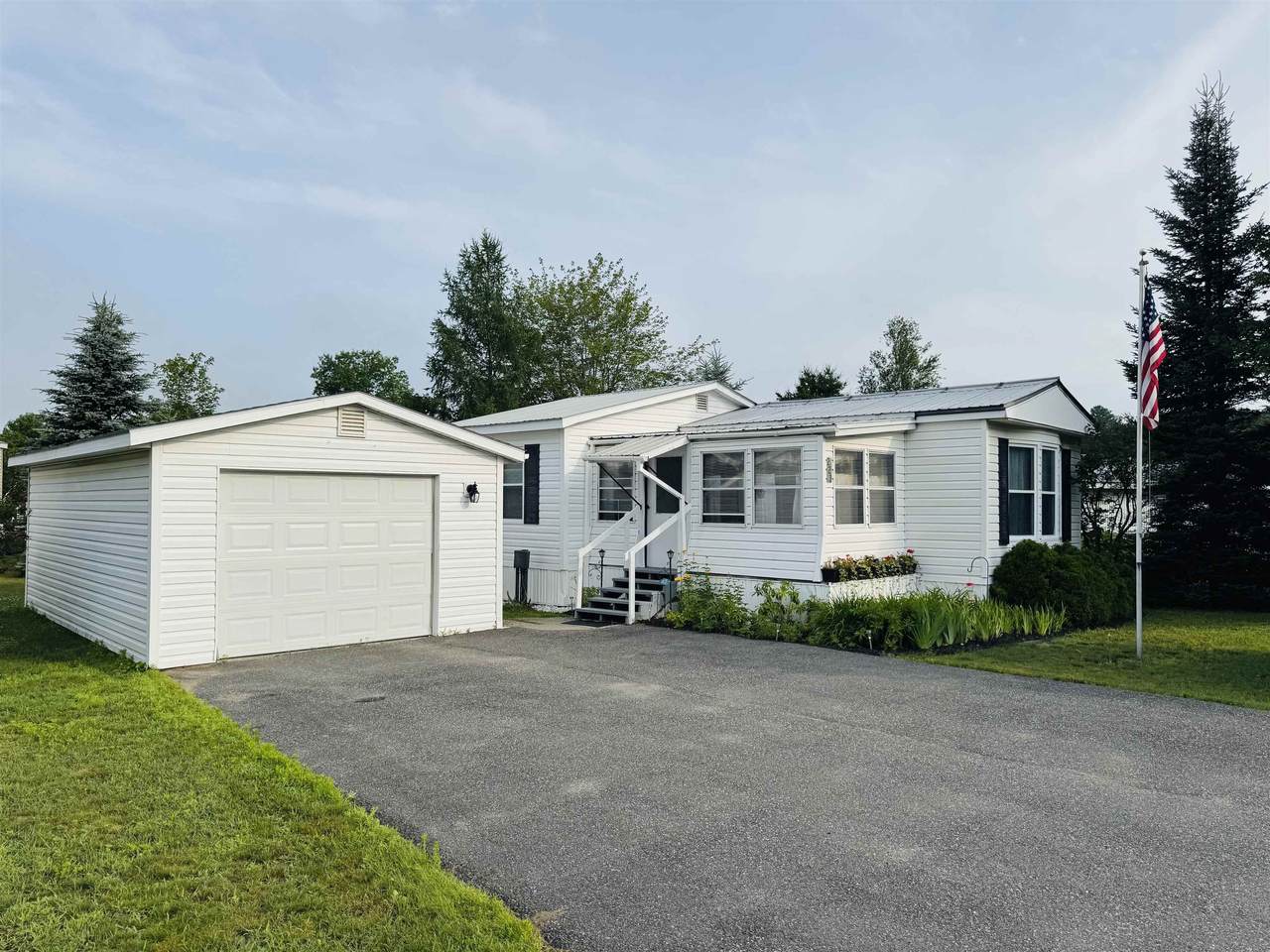 223 Redwood Drive - Photo 1