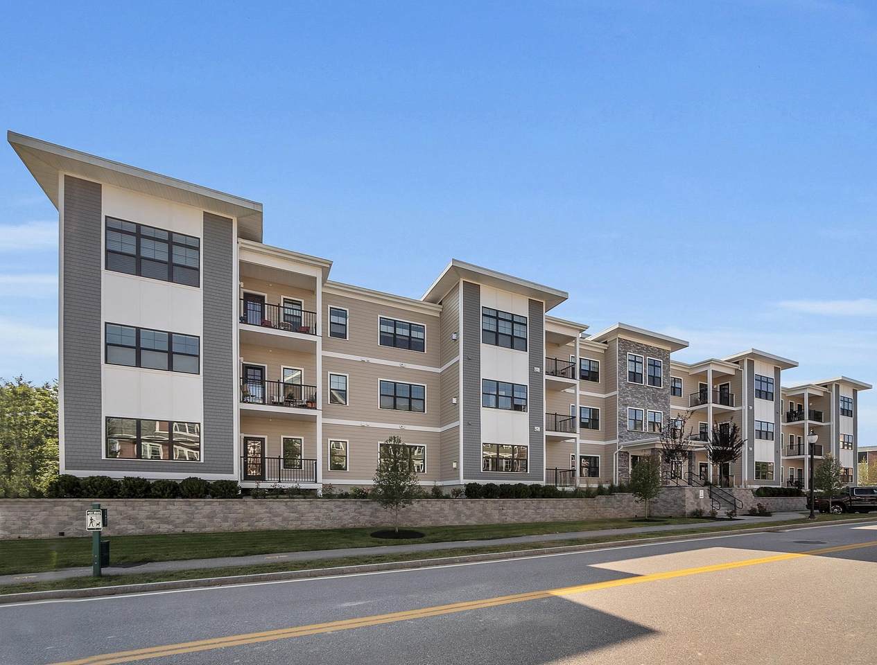 55 Pointe Place - Photo 1