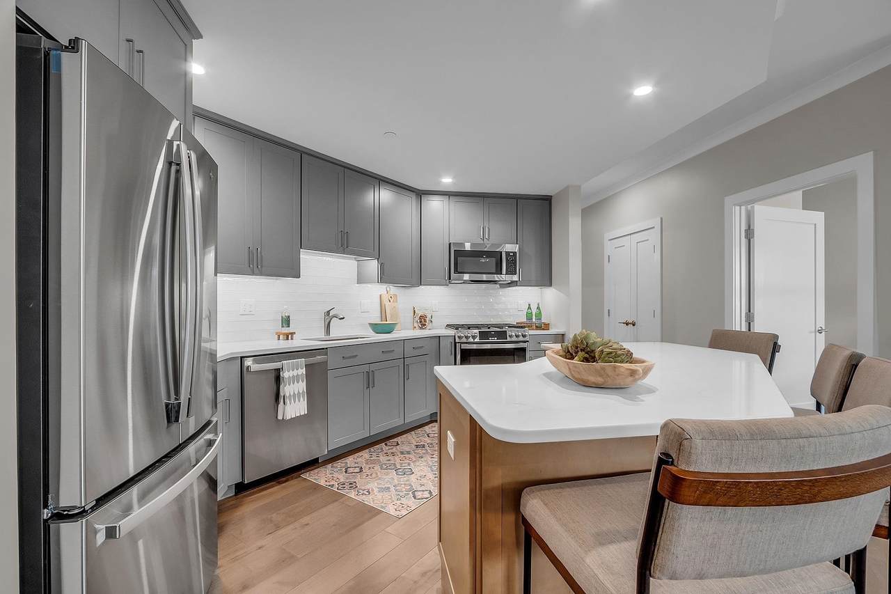 55 Pointe Place - Photo 1
