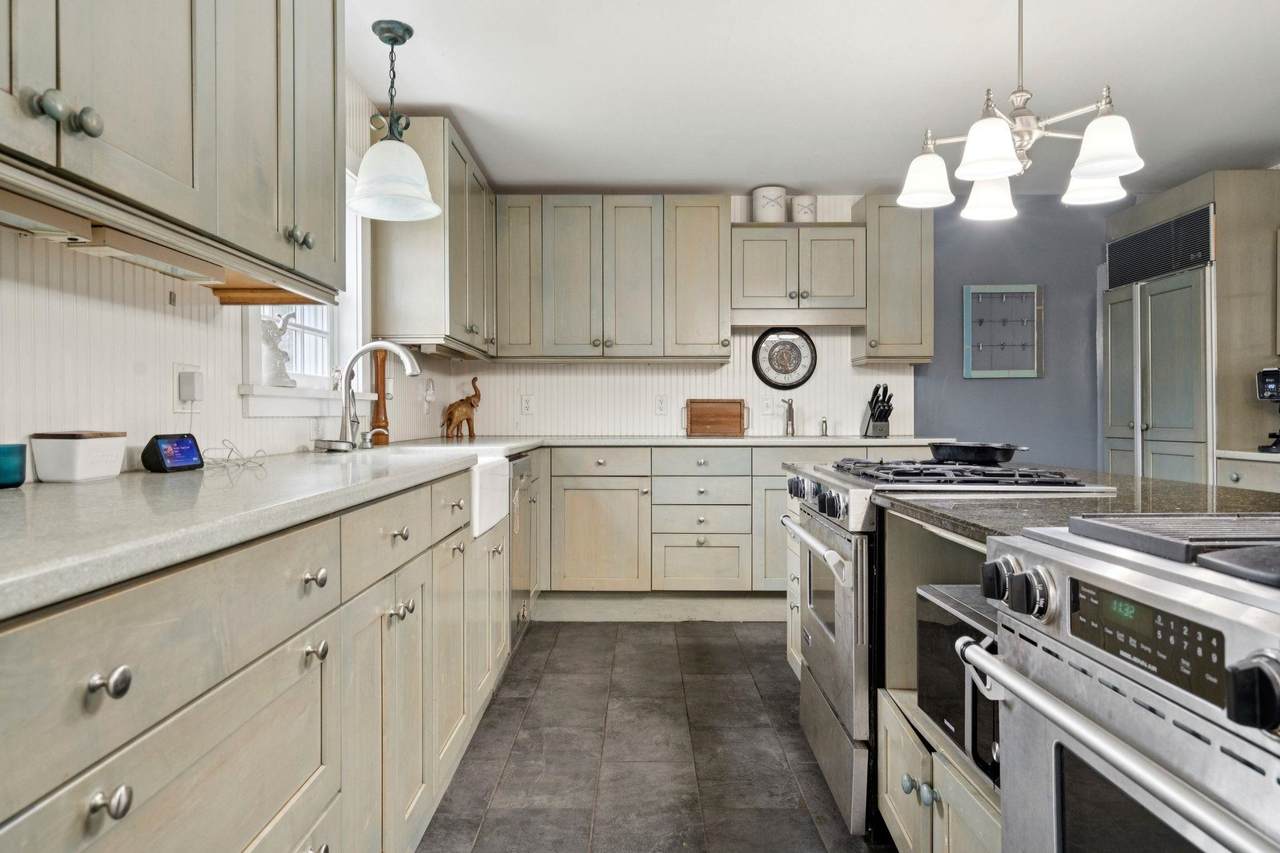 11 Turnpike Road - Photo 1