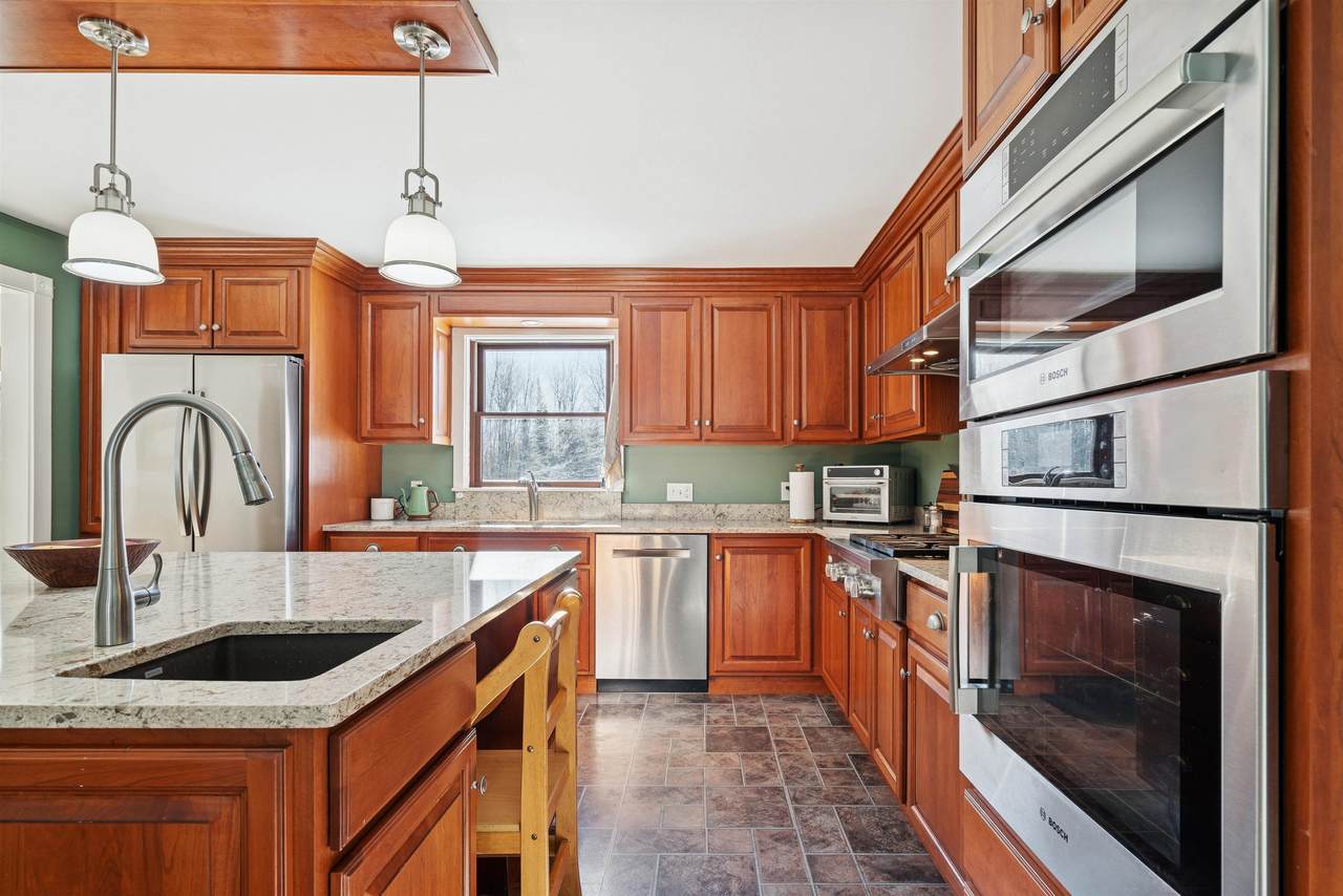 142 Rocky Lane - Photo 1