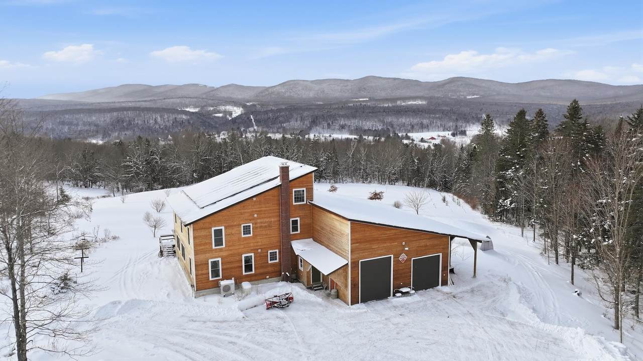 1090 Center Road - Photo 1