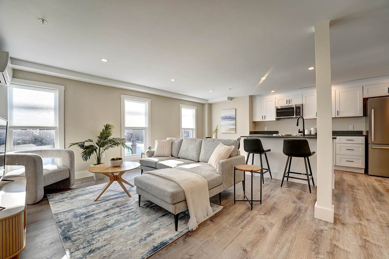 621 Islington Street - Photo 1