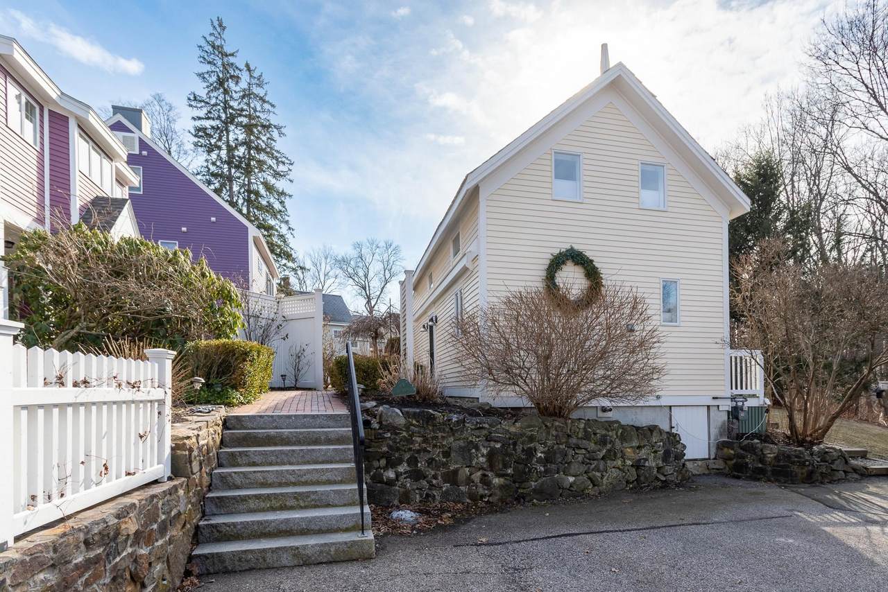 774 Middle Street - Photo 1