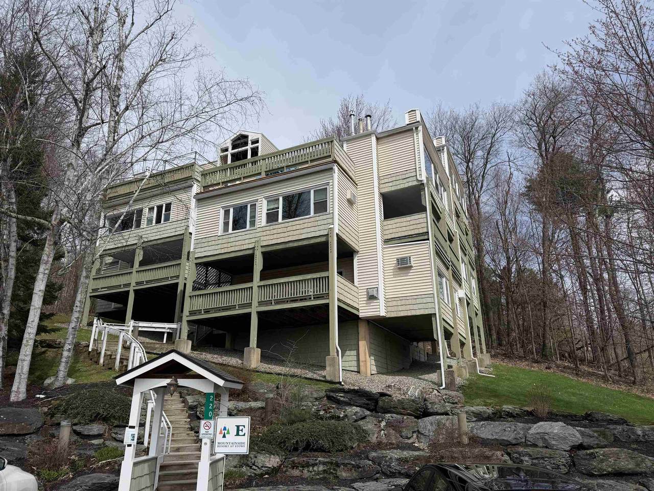 220 Mountainside Drive - Photo 1
