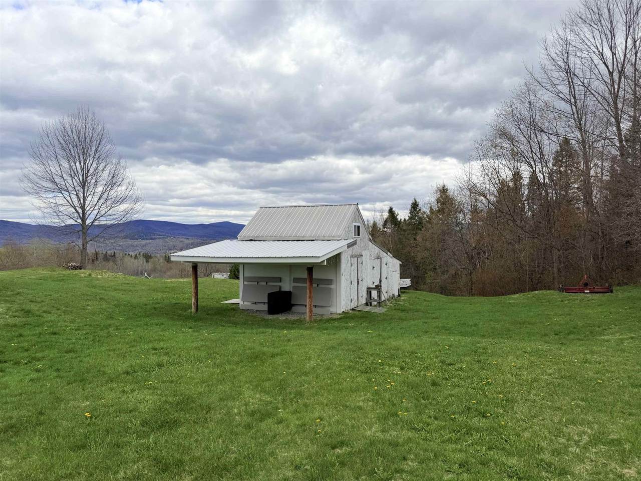 712 Reed Road - Photo 1