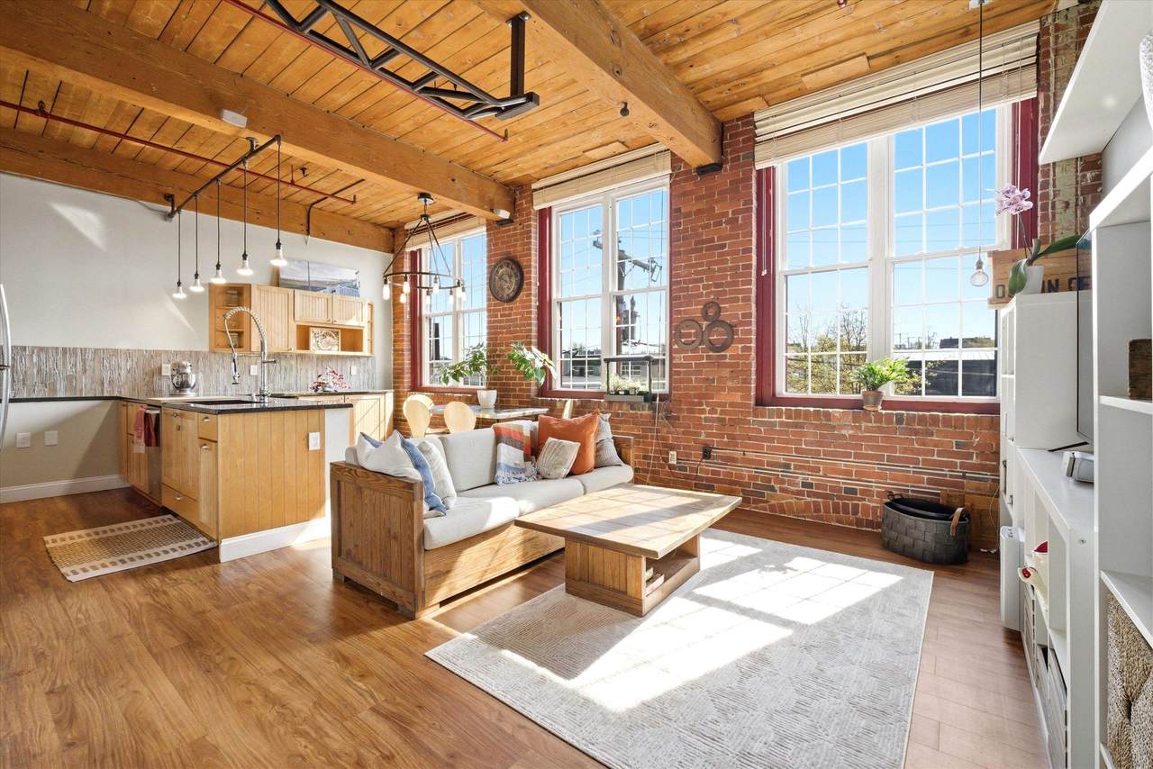 470 Silver Street - Photo 1