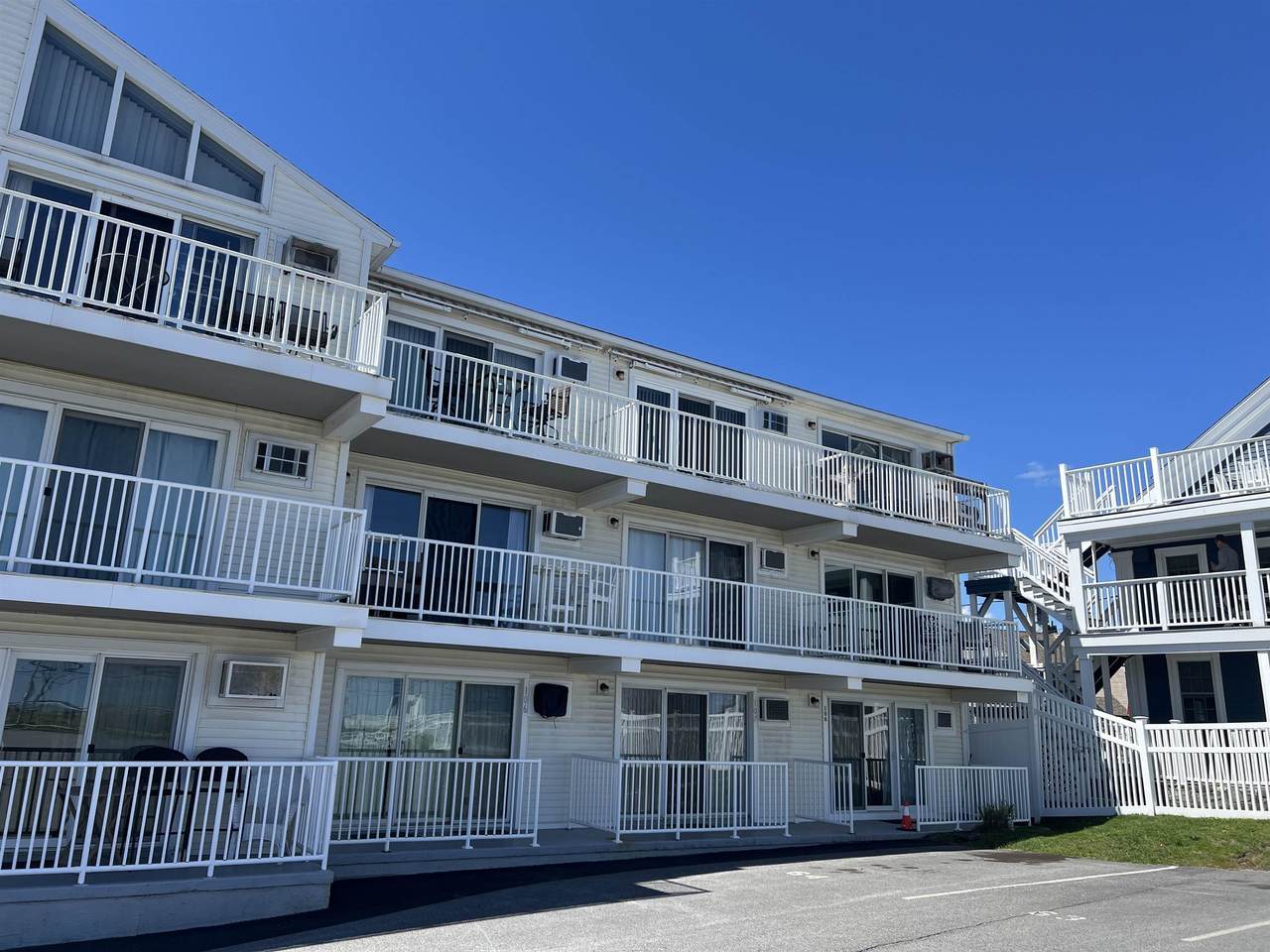 933 Ocean Boulevard - Photo 1