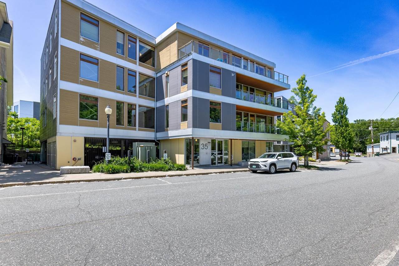35 Railroad Row - Photo 1