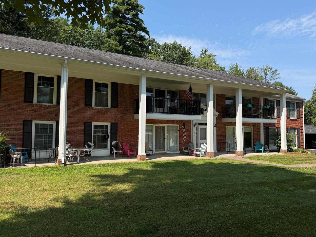 100 Kennedy Drive - Photo 1