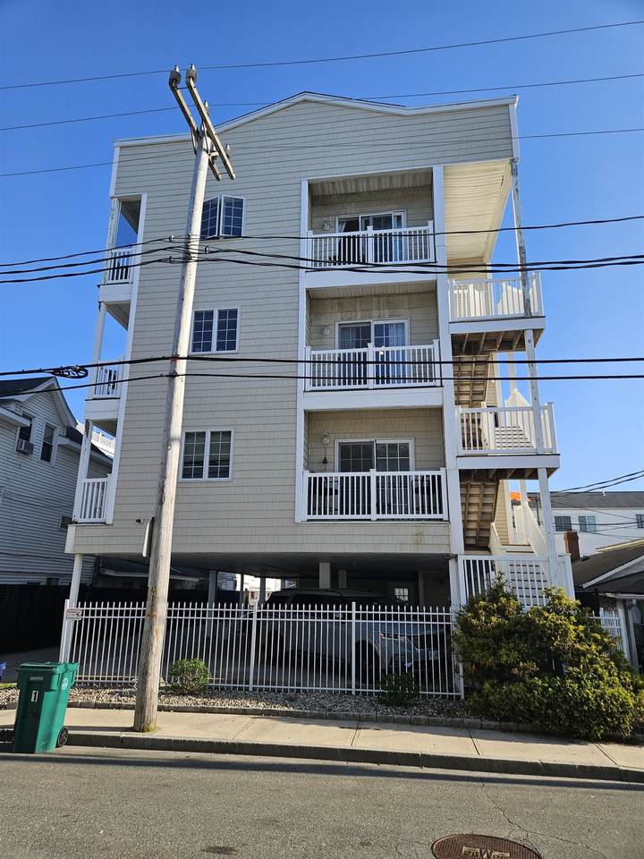 7 F Street - Photo 1