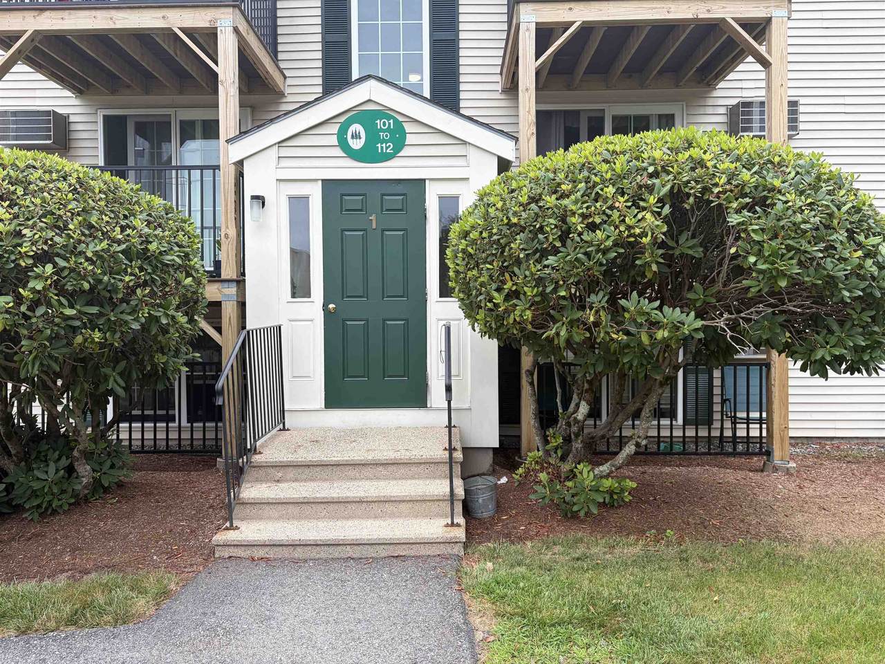 107 White Cedar Boulevard - Photo 1