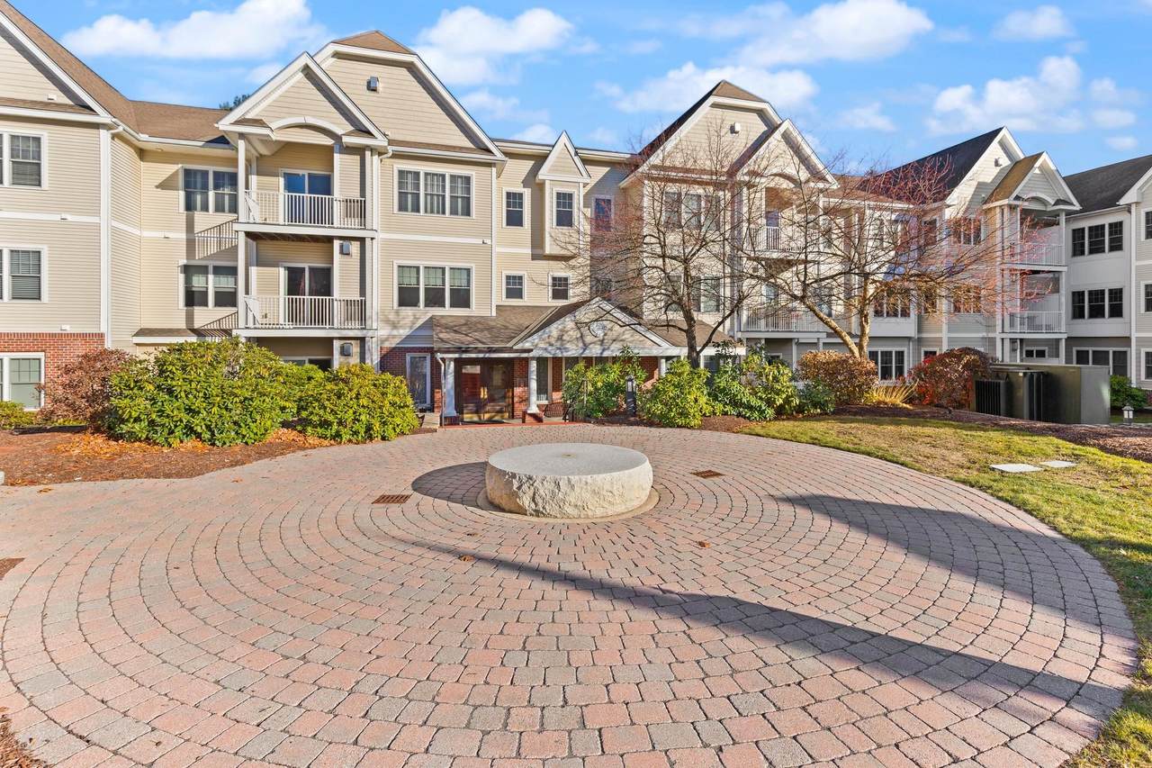 160 Daniel Webster Highway - Photo 1