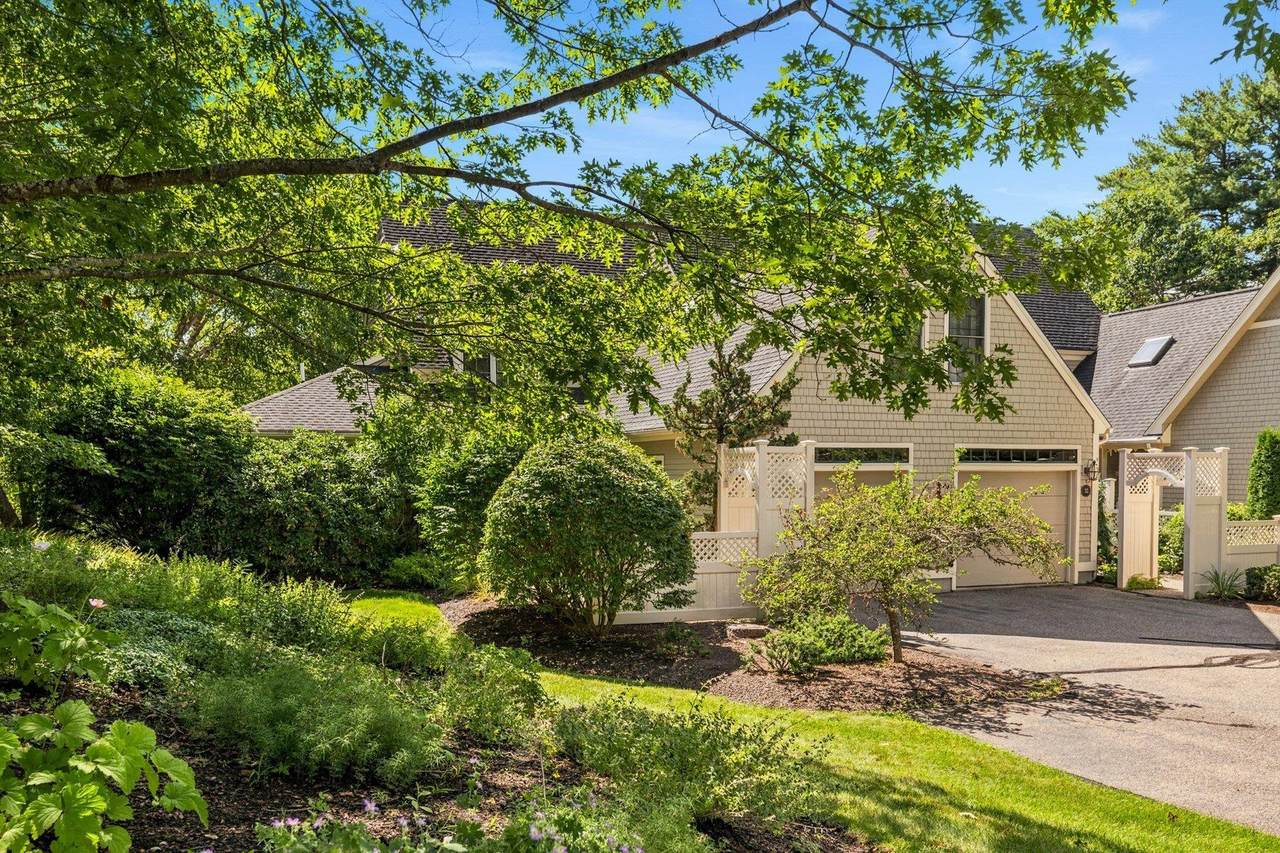 579 Sagamore Avenue - Photo 1