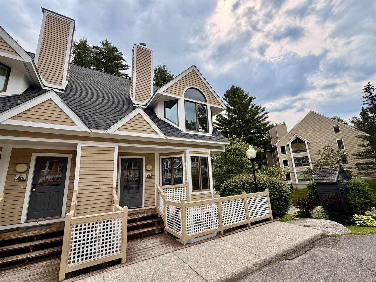 2D Townhouse Square - Photo 1
