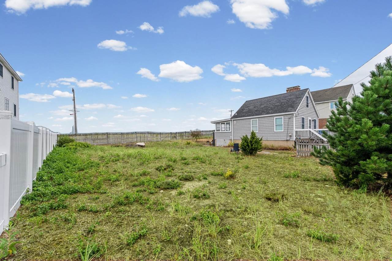 276 Portsmouth Avenue - Photo 1