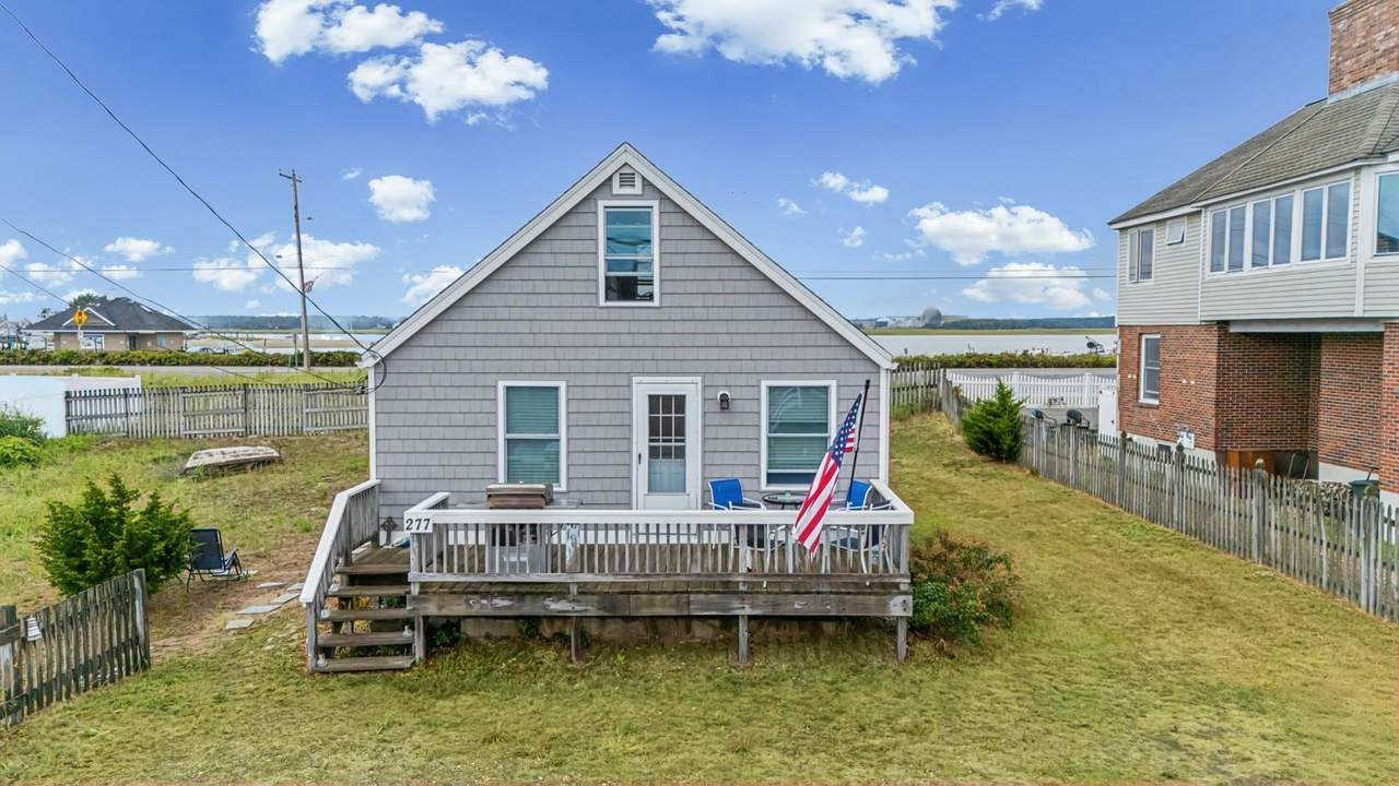 277 Portsmouth Avenue - Photo 1