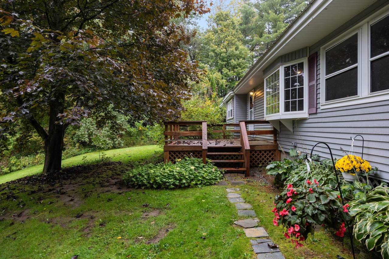 9042 Williston Road - Photo 1