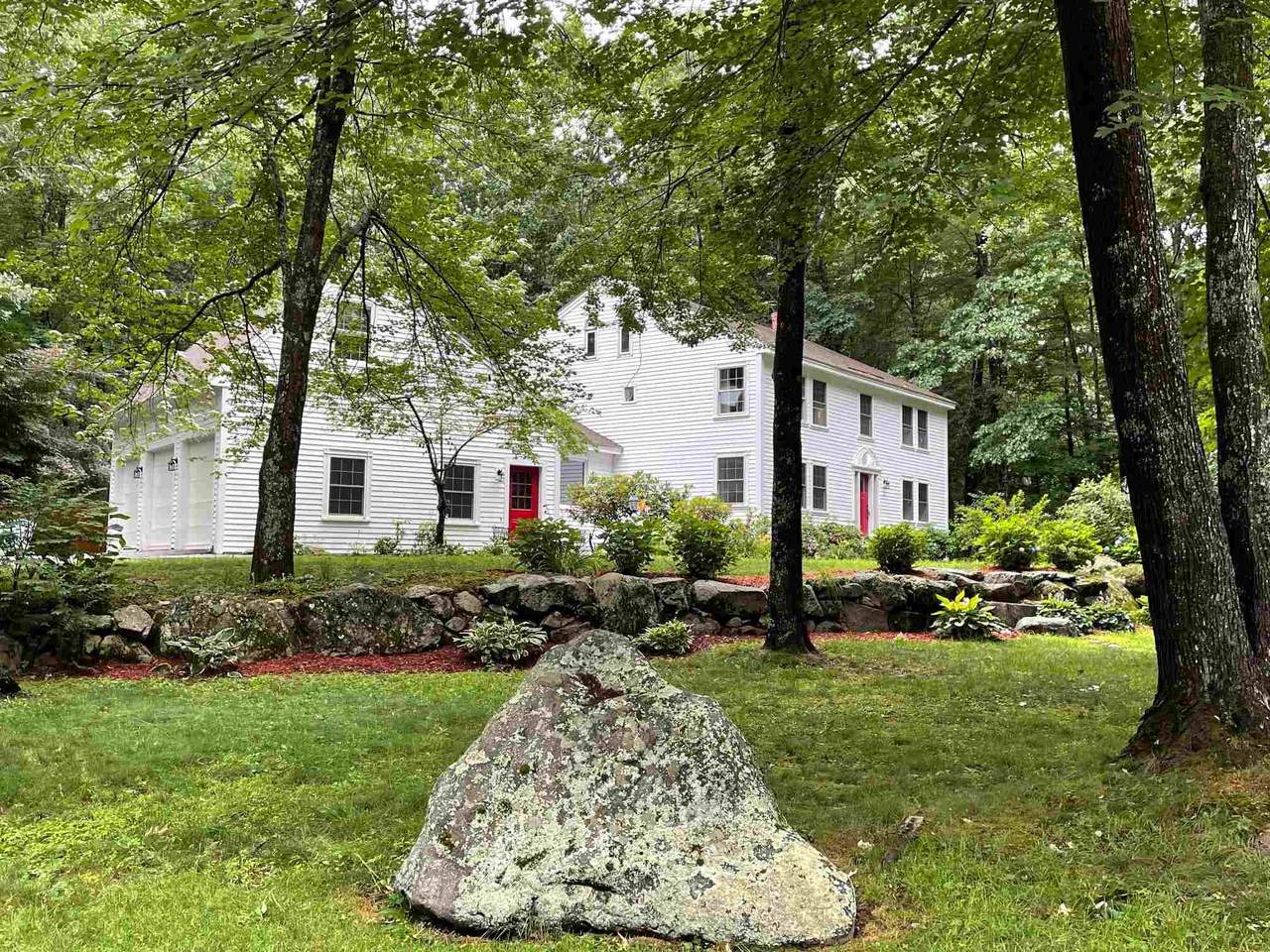 23 Colonial Way - Photo 1