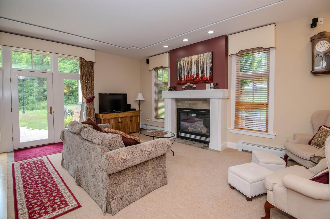 28 Carriage Lane - Photo 1
