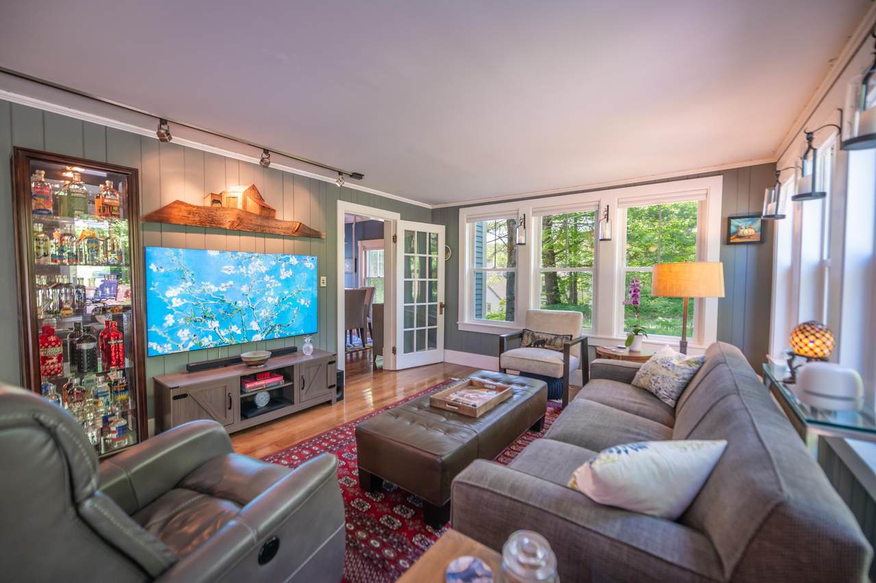 20 Ray Hill Road - Photo 1