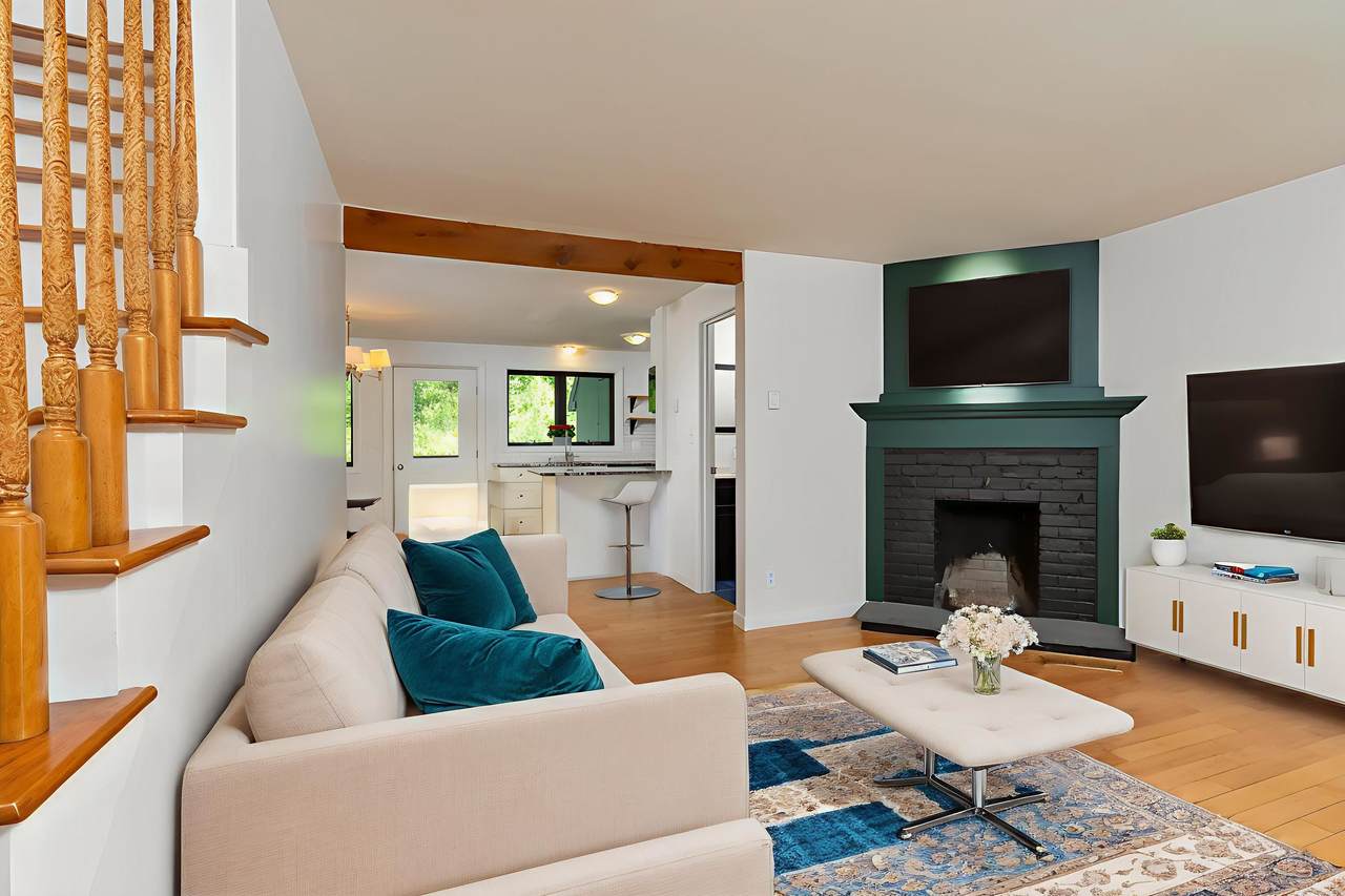 5 College Hill - Photo 1