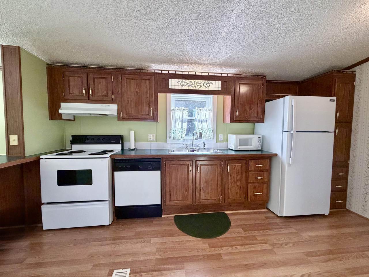 4 Nicole Drive - Photo 1