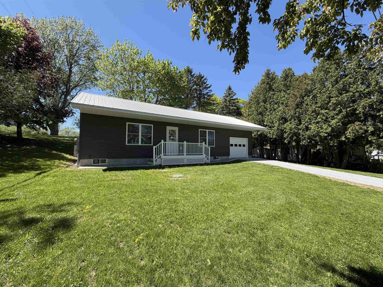 102 East Shore Drive - Photo 1