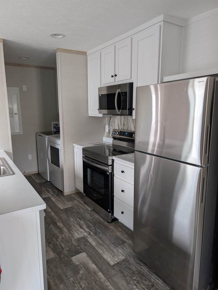 8 Avenue A - Photo 1
