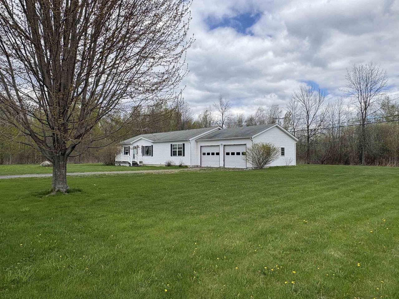 2760 Lakeview Drive - Photo 1