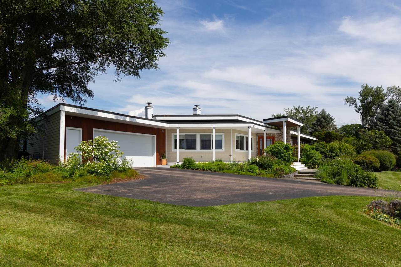 323 Buckingham Drive - Photo 1