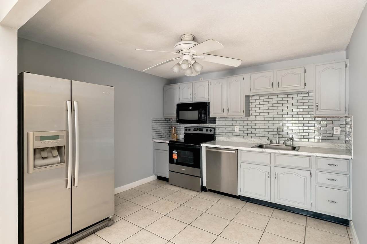 2 Pembroke Drive - Photo 1